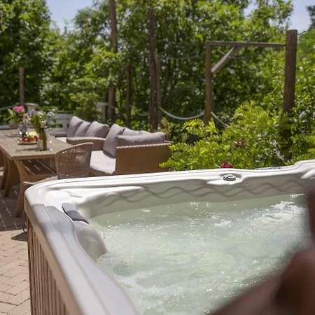 Chillinn Bikaver Pensjonat 4*
